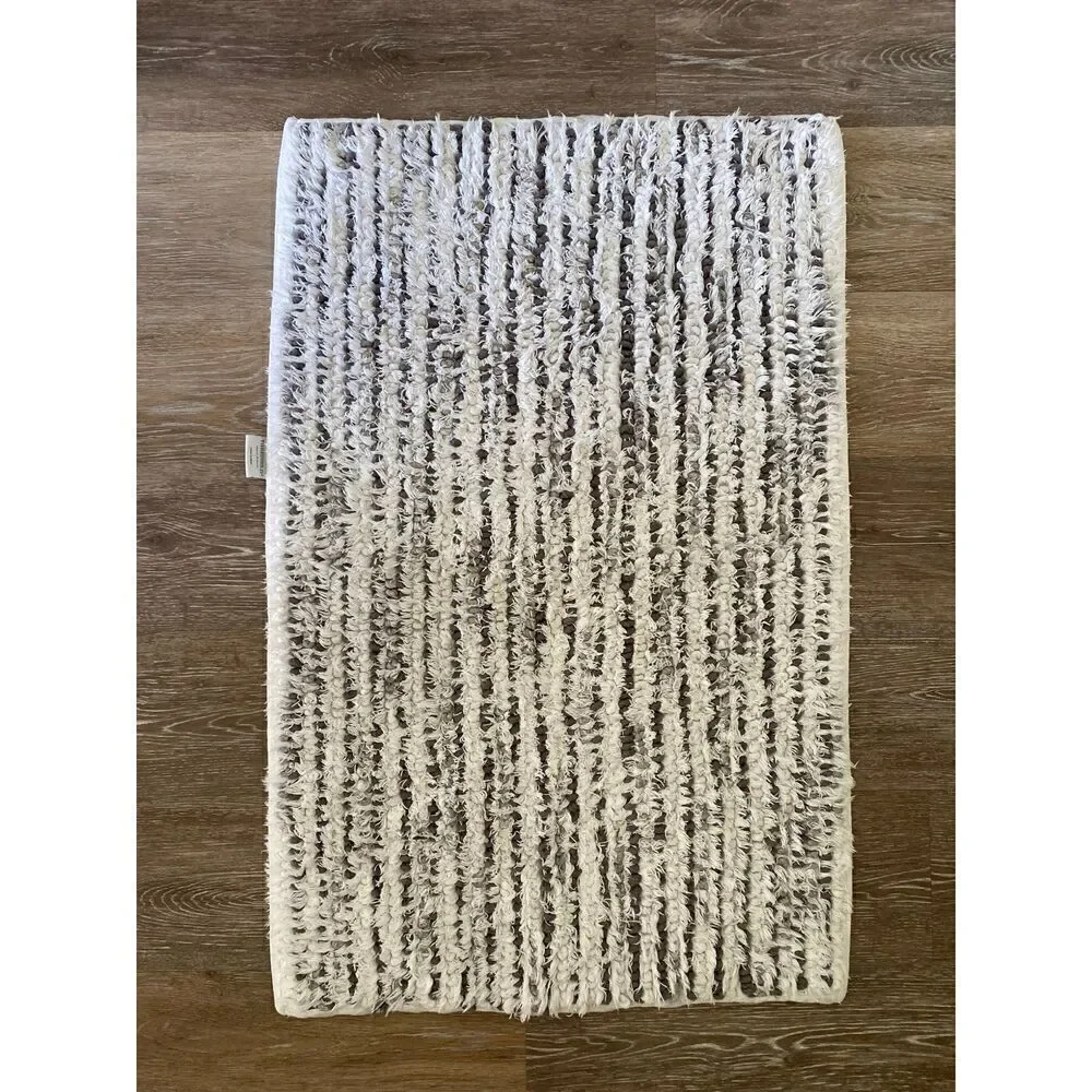 Threshold Grays White Bath Mat